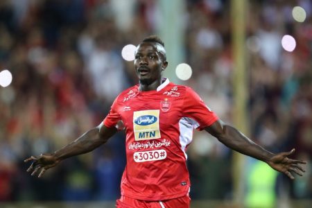 مهاجم سابق پرسپولیس سرخپوش شد!+عکس