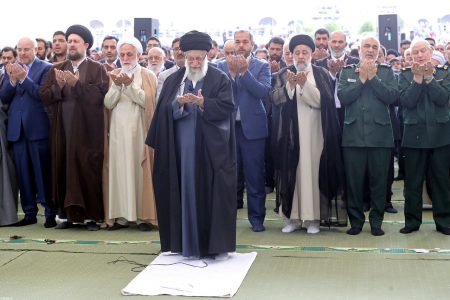 رهبر انقلاب اسلامی در خطبه نماز عید فطر: رژیم خبیث صهیونیستی باید تنبیه شود و‌ تنبیه خواهد شد