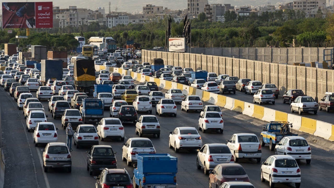 ترافیک سنگین در معابر تهران همزمان با برگزاری نمایشگاه کتاب