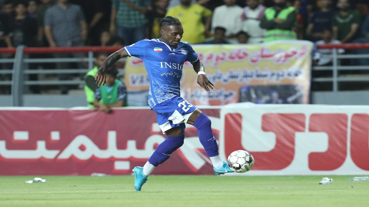 جدایی تیوی بیفوما از استقلال خوزستان: پرسپولیس در انتظار