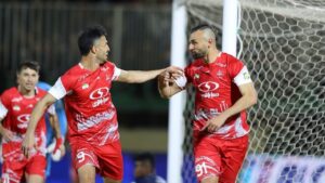 چادرملو اردکان ۰-۱ پرسپولیس/ پرسپولیس با تک گل سردار دورسون به صدر جدول نزدیک تر شد