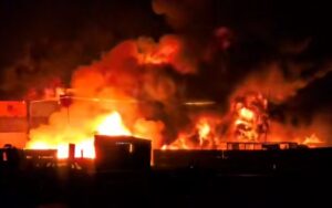 آتش محدوده اصلی بندر شهیدرجایی تقریباً مهار شده است/ افزایش فوتی‌ها به ۱۸ نفر