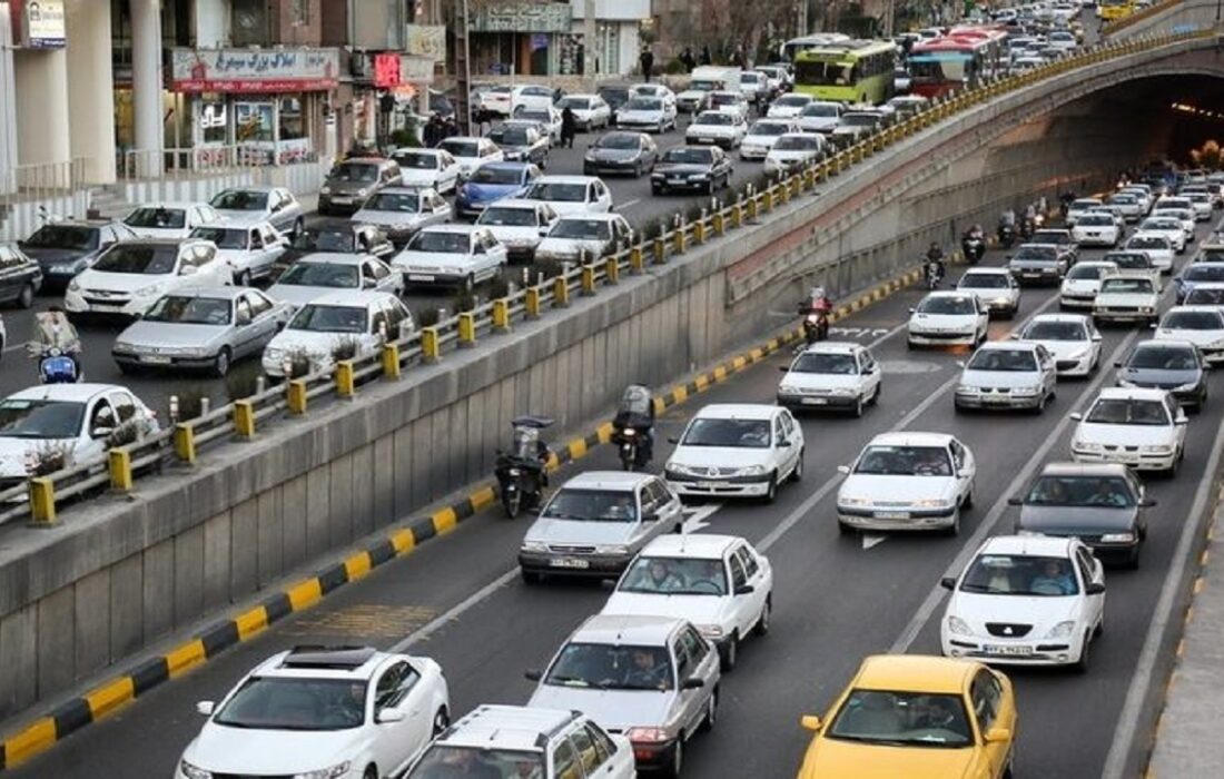 ترافیک سنگین در معابر تهران؛ پلیس از شهروندان خواست زمان سفر خود را مدیریت کنند