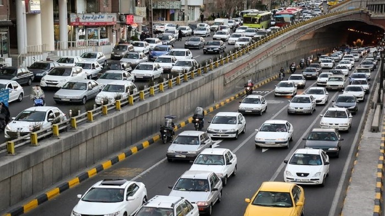 ترافیک سنگین در معابر تهران؛ پلیس از شهروندان خواست زمان سفر خود را مدیریت کنند