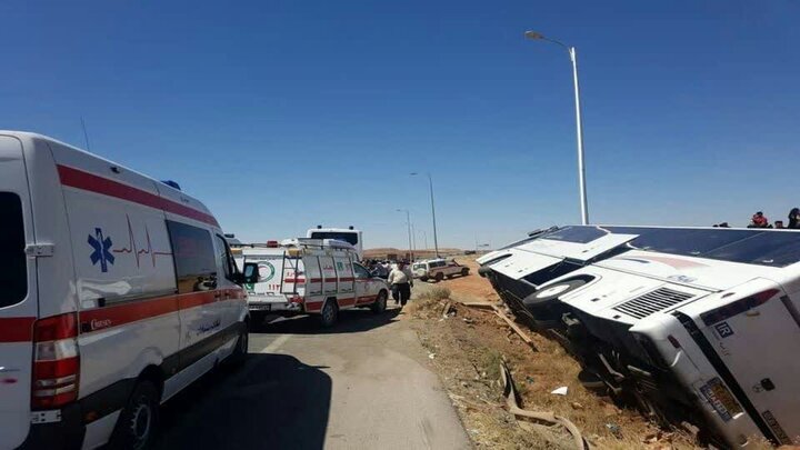 پلیس راهور: حال دانش‌آموزان مساعد است، تنها دو مصدوم جزئی گزارش شده‌اند