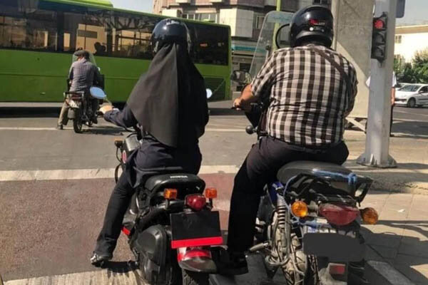 مجلس هنوز اختیار صدور گواهینامه موتورسیکلت بانوان را به پلیس واگذار نکرده است