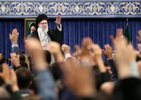رهبر انقلاب: جمهوری اسلامی منتظر اجازه هیچ طرفی برای غنی‌سازی نیست