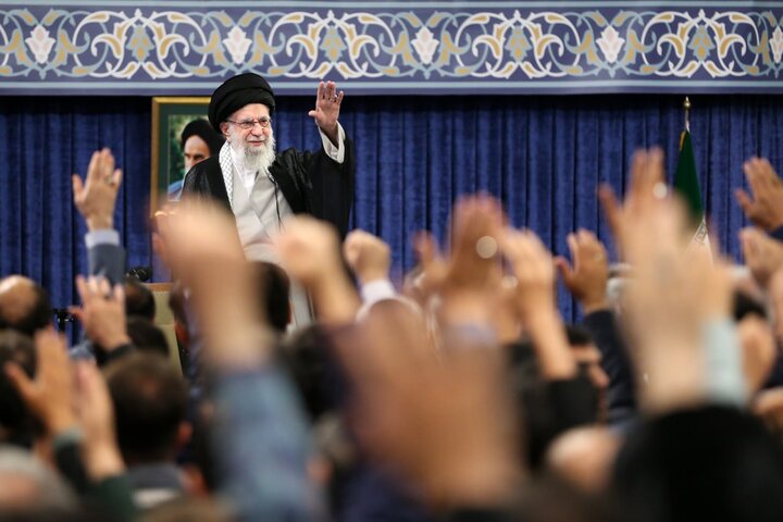 رهبر انقلاب: جمهوری اسلامی منتظر اجازه هیچ طرفی برای غنی‌سازی نیست