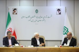 عارف: بنیاد مستضعفان می‌تواند پیشتاز تولید و سرمایه‌گذاری باشد