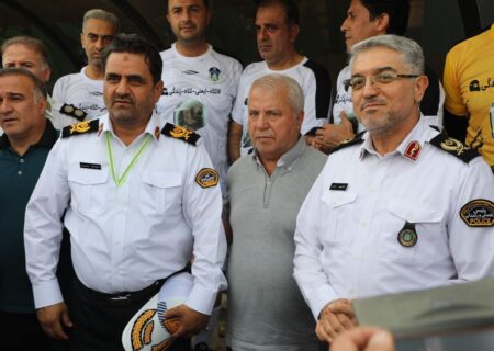 رئیس پلیس راهور تهران بزرگ:با اقدامات فرهنگی به دنبال کاهش 46 درصد تصادفات فوتی موتورسواران هستیم/مسابقه دوستانه فوتبال با ستارگان دهه 60 مسیری برای یادآوری پویش نه به تصادف/چهره های شاخص ورزشی مانند علی پروین جایگاه یک رسانه را دارند