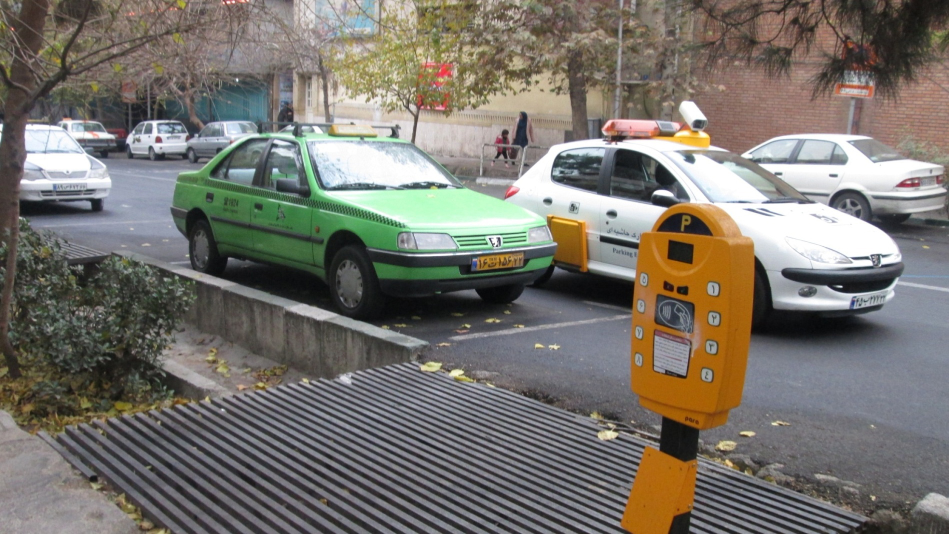 بیش از 773 هزار فقره خودرو به دلیل تخلفات ساکن از 21 اردیبهشت ماه تا 11 خرداد ماه سال جاری ، جریمه و اعمال قانون شدند/جریمه و اعمال قانون با مبالغ پایین تاثیری ندارد