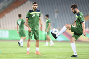 مدافع سابق آبی‌ها در یک‌قدمی بازگشت