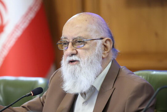 چمران: روند خرید اتوبوس‌ها در حال انجام است / تحویل دو رام قطار مترو در دی‌ماه