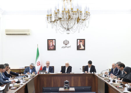 عارف: تحول نظام بانکی و رفع ناترازی اقتصادی اولویت دولت در برنامه هفتم است