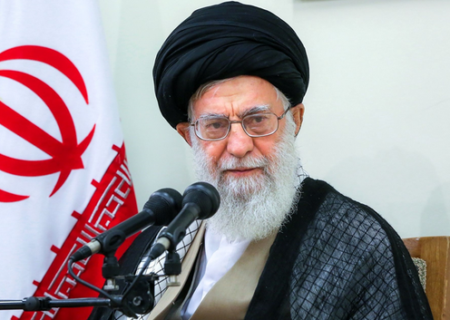 رهبر انقلاب: نیروهای مسلح رژیم رذل صهیونی را بیچاره خواهند کرد