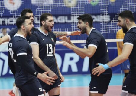 تیم ملی والیبال ایران با شکست هند، جام قهرمانی را بالای سر برد