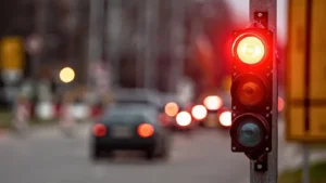 عدم رعایت حق تقدم؛ عامل اصلی ۳۵٪ تصادفات در تقاطع‌ها / اعمال قانون بیش از ۷۵ هزار تخلف عبور از چراغ قرمز در تقاطع‌ها در ۶ ماهه نخست سال ۱۴۰۴